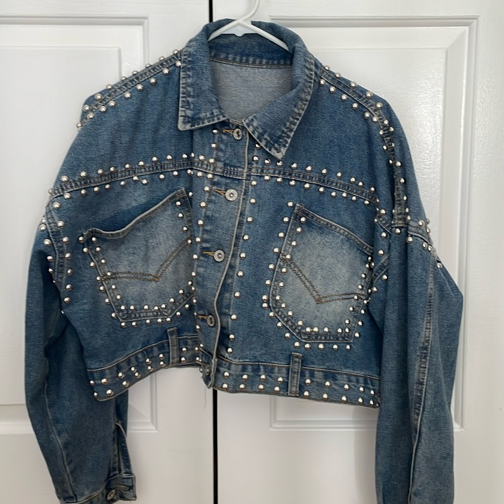 Cropped Denim jacket with silver detailing